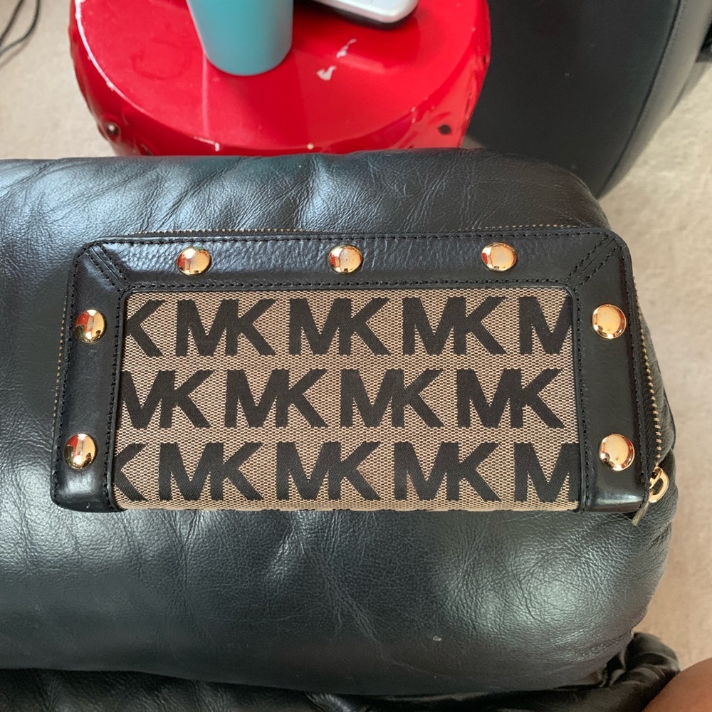 Michael Kors black & tan logo wallet